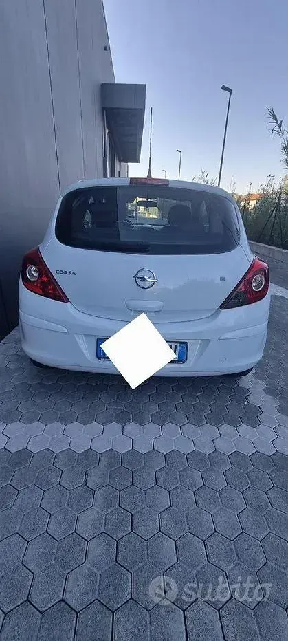 Usata Opel Corsa 86 CV (63 kW) 2012 Bianco Utilitaria
