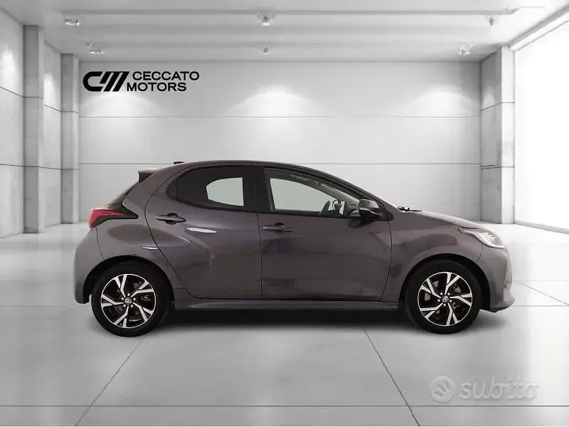 Usata Toyota Yaris Hybrid Trend 116 CV (85 kW) 2025 Grigio Berlina
