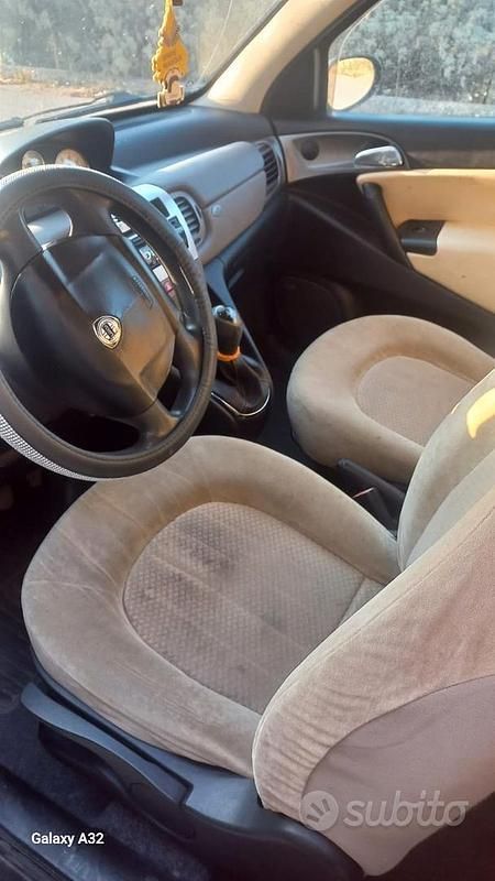 Usata Lancia Ypsilon 70 CV (51 kW) 2004 Nero Utilitaria