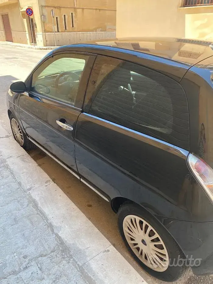 Usata Lancia Ypsilon 60 CV (44 kW) 2009 Nero Utilitaria
