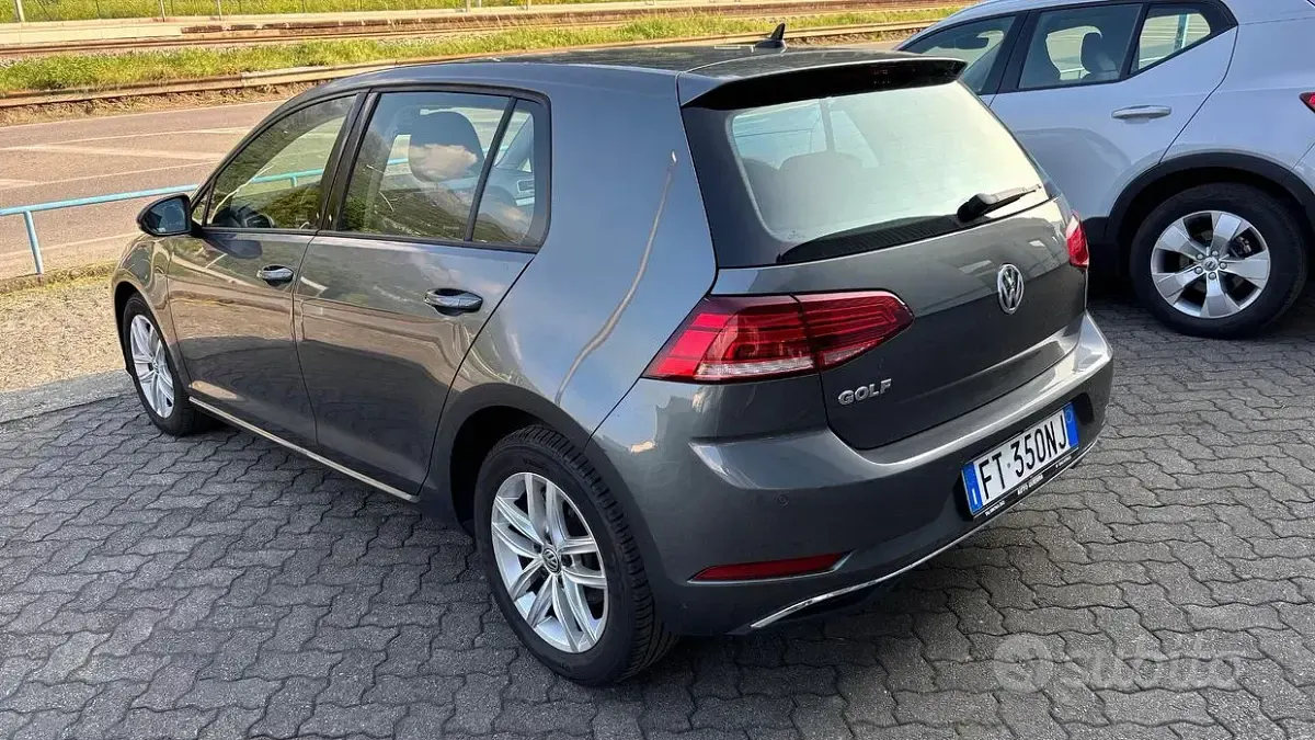 Usata VW Golf VII Highline 116 CV (85 kW) 2019 Grigio Berlina