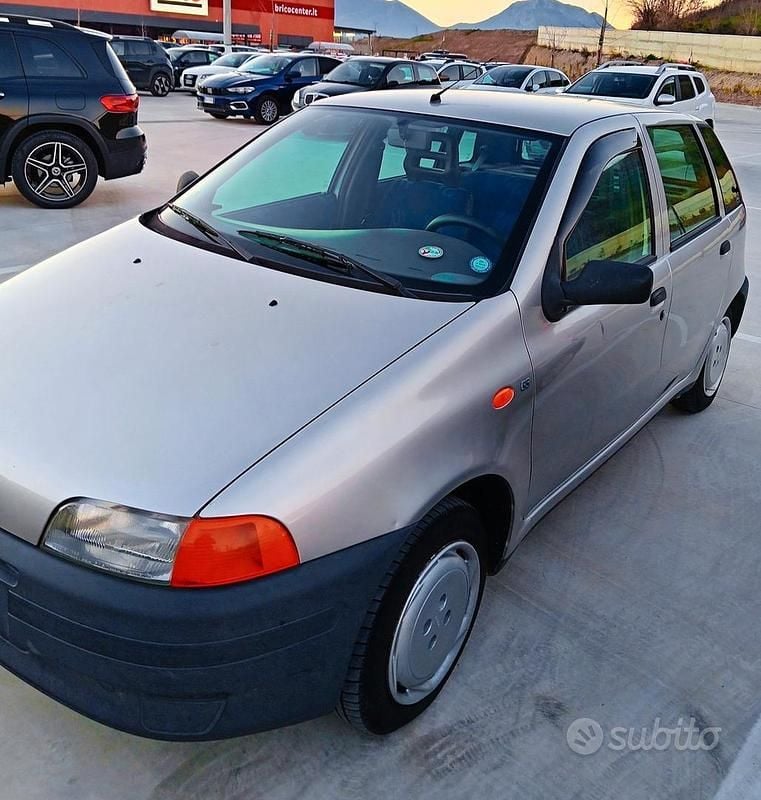 Grigio Usata 1999 Fiat Punto Utilitaria | 1299 € (Ottimo prezzo) - Immagine 1/4