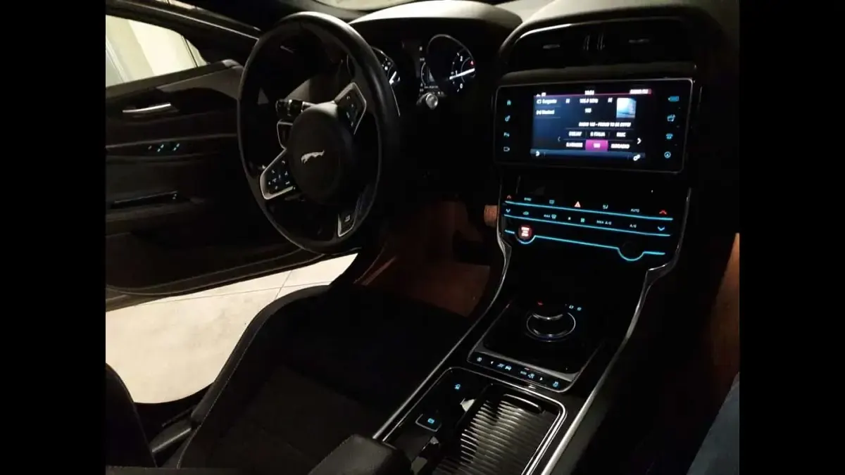 Usata Jaguar XE R-Sport 179 CV (131 kW) 2018 Berlina