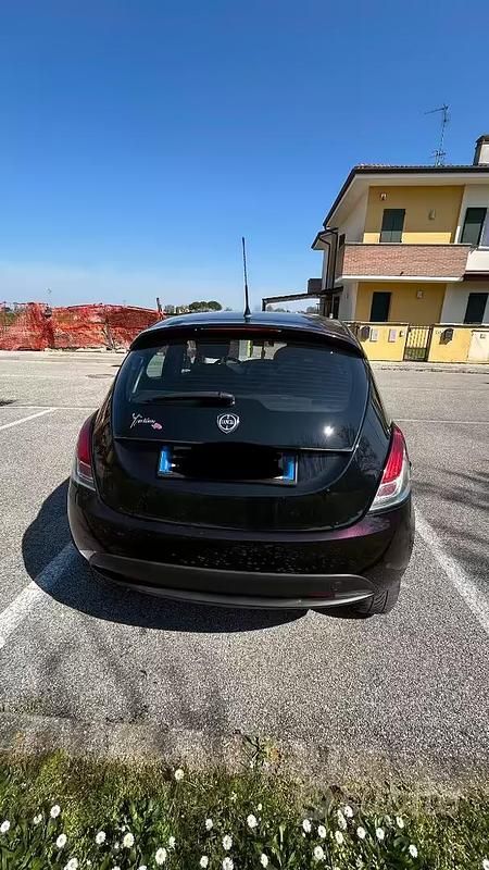 Usata Lancia Ypsilon 85 CV (62 kW) 2013 Utilitaria
