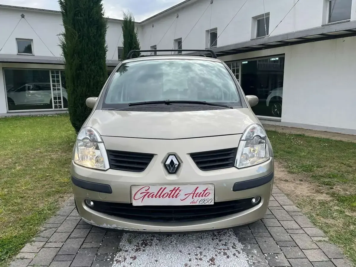 Usata Renault Modus 75 CV (55 kW) 2007 Oro Monovolume