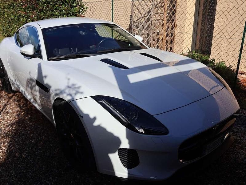 Usata Jaguar F-Type R-Dynamic 300 CV (220 kW) 2018 Bianco Coupé