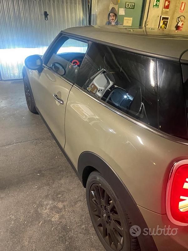 Usata Mini ONE 102 CV (75 kW) 2020 Grigio Utilitaria