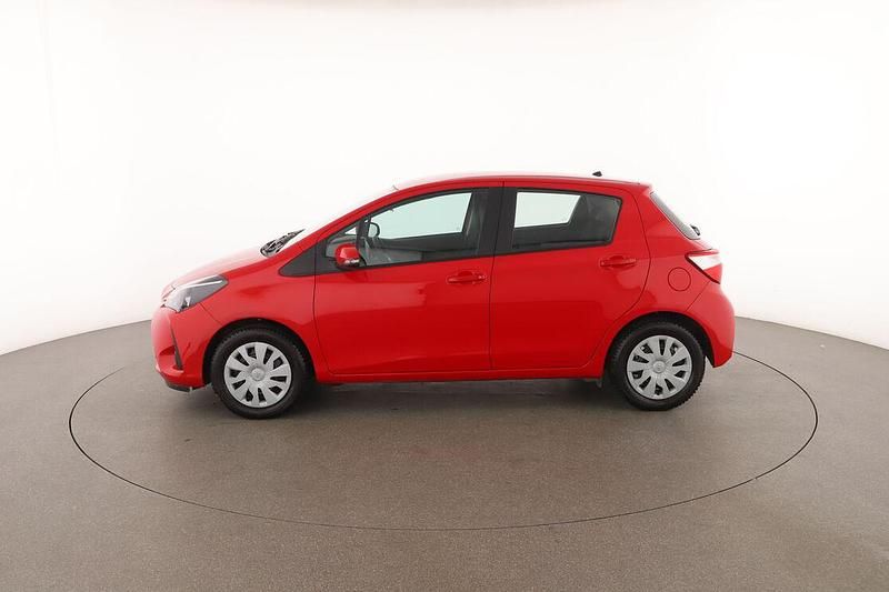 Usata Toyota Yaris Cool 70 CV (51 kW) 2018 Rosso