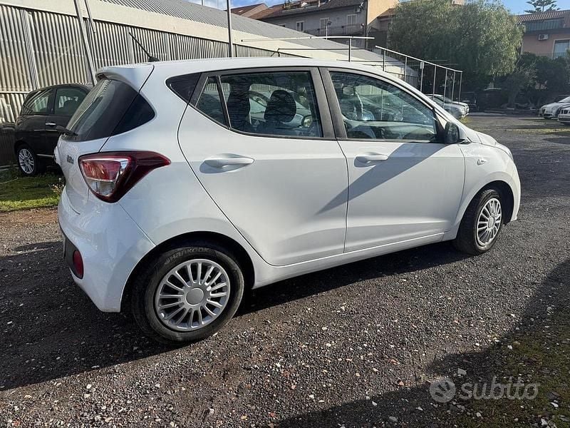 Usata Hyundai i10 Style 66 CV (48 kW) 2017 Bianco Utilitaria