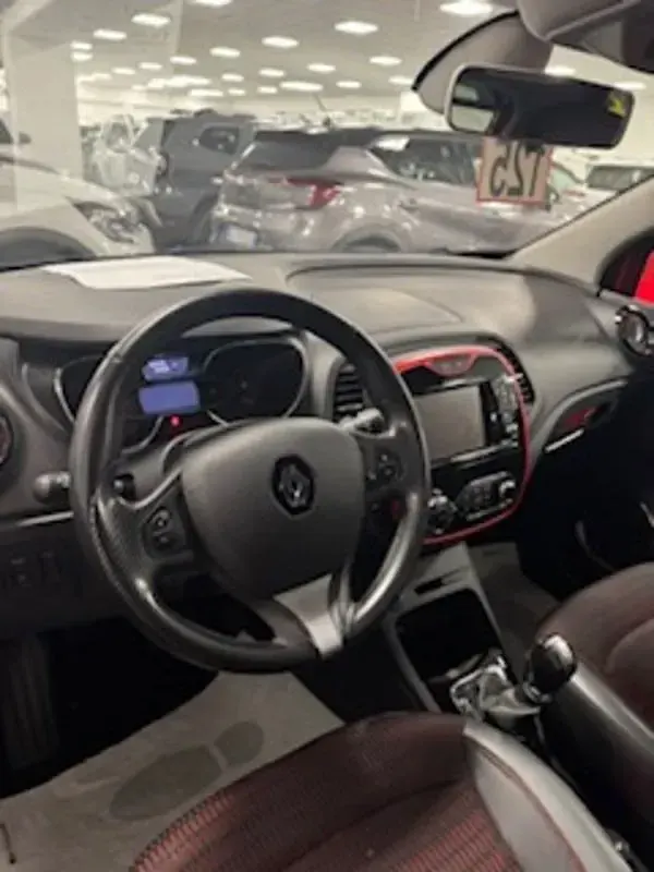 Usata Renault Captur Intens 90 CV (66 kW) 2016 Rosso SUV