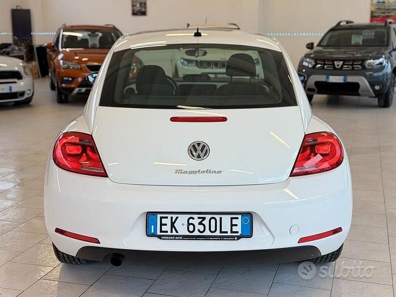 Usata VW Beetle Design 105 CV (77 kW) 2012 Bianco Utilitaria
