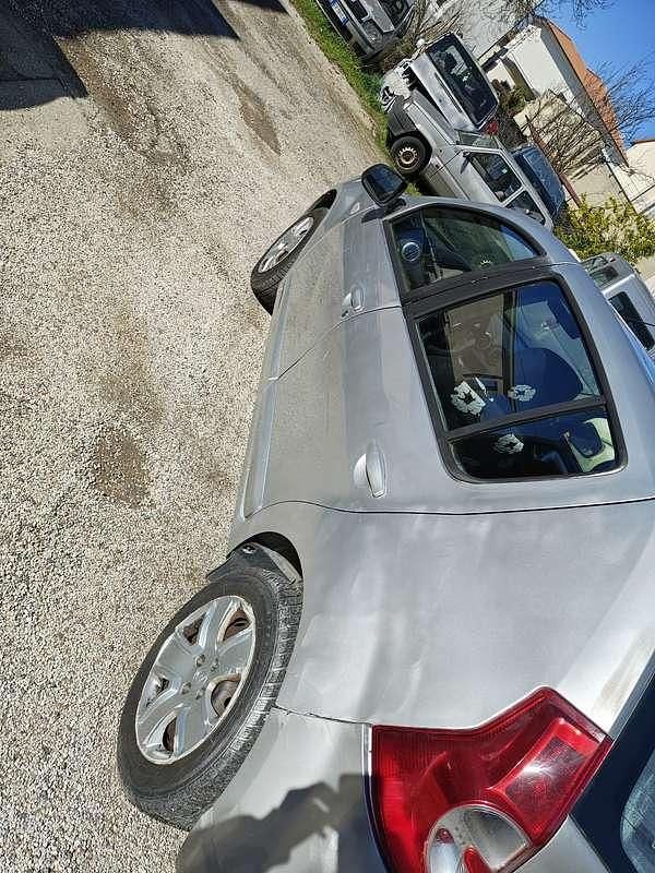 Usata Dacia Sandero Ambiance 75 CV (55 kW) 2014 Berlina