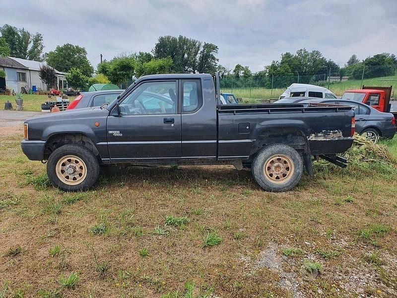 Usata Mitsubishi L200 87 CV (63 kW) 1995 Verde Pick-up