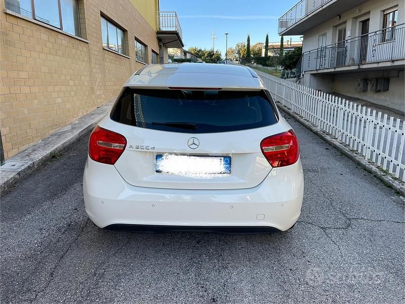 Usata Mercedes A200 Business 136 CV (100 kW) 2014 Bianco Berlina
