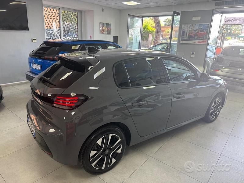 Usata Peugeot 208 Allure 101 CV (74 kW) 2025 Grigio Utilitaria