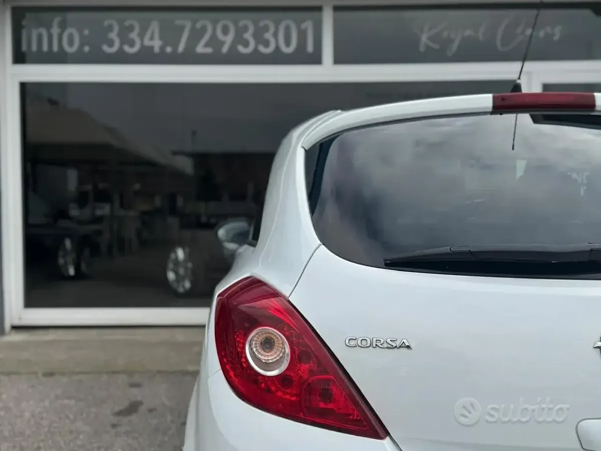 Usata Opel Corsa 86 CV (63 kW) 2011 Bianco Utilitaria