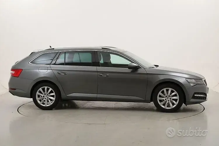 Usata Skoda Superb Executive 150 CV (110 kW) 2022 Grigio Station wagon