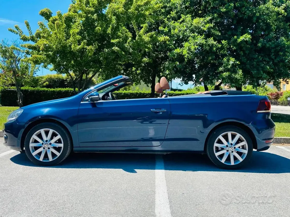 Usata VW Golf Cabriolet 105 CV (77 kW) 2011 Bluazzurro Cabrio