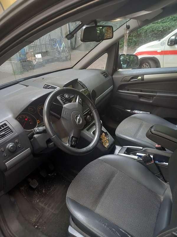 Usata Opel Zafira Cosmo 150 CV (110 kW) 2011 Monovolume