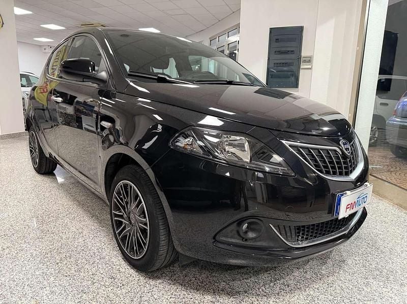 Usata Lancia Ypsilon Gold 69 CV (50 kW) 2021 Nero Utilitaria