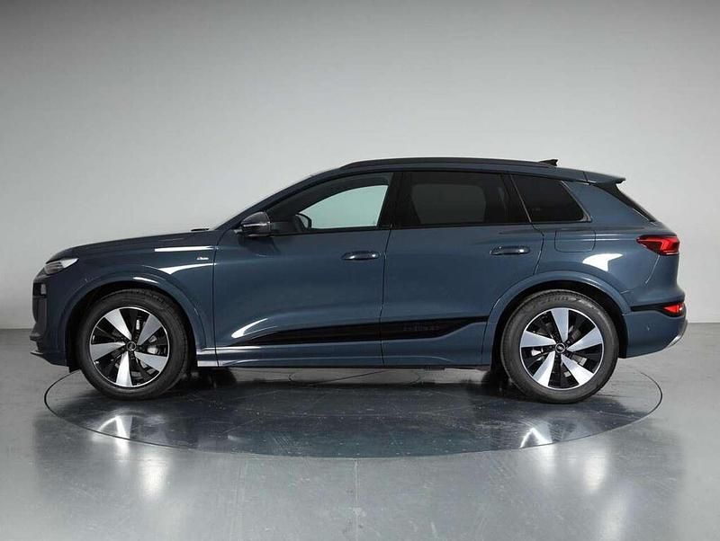 Nuova Audi Q6 e-tron S-Line 284 kW (387 CV) 2025 Blu plasma metallizzato SUV