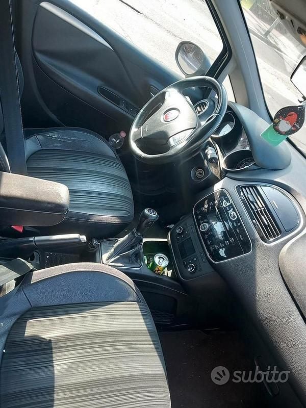 Occasion Fiat Punto 95 ch (69 kW) 2012 Marron Citadine