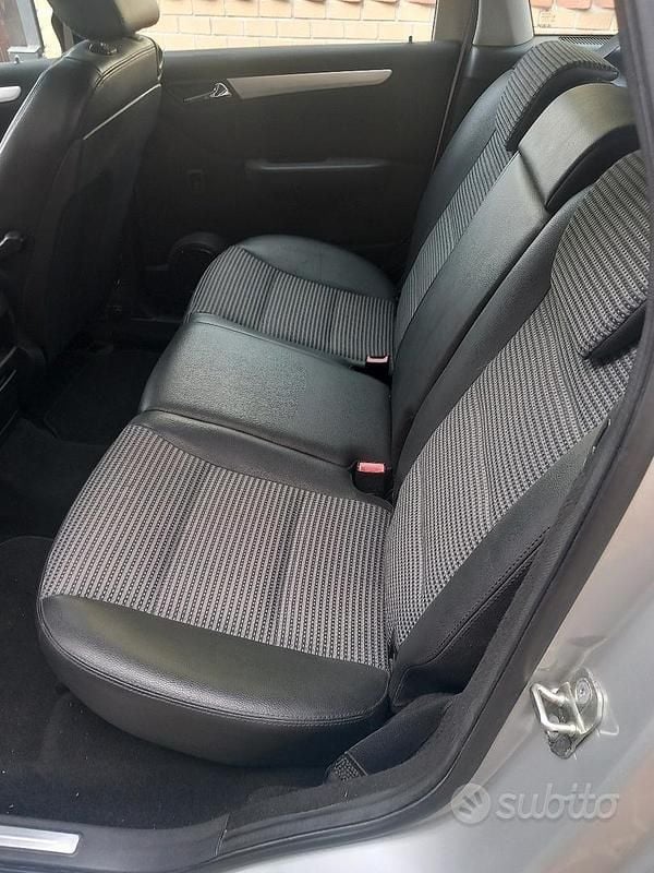 Usata Mercedes B180 110 CV (80 kW) 2006 Grigio Monovolume