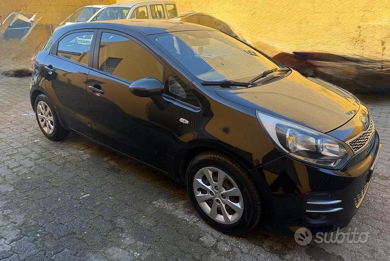 Usata Kia Rio Active 75 CV (55 kW) 2016 Nero Utilitaria