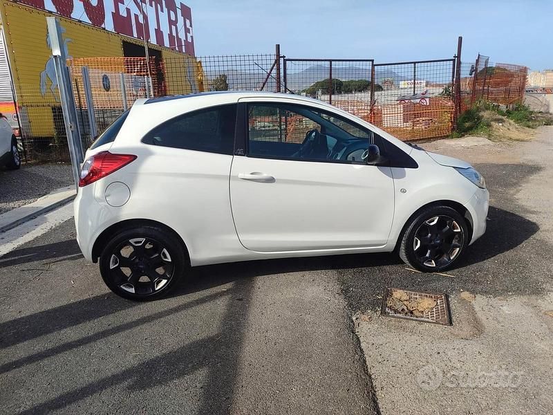 Begagnad Ford Ka Titanium 69 HK (50 kW) 2016 Vit Sedan