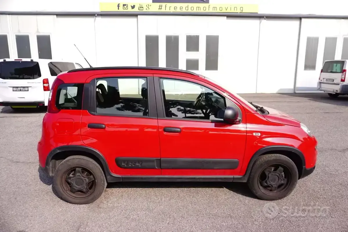 Usata Fiat Panda 4x4 85 CV (62 kW) 2019 Rosso Utilitaria