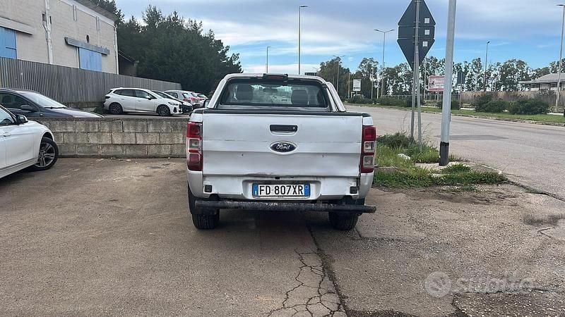 Usata Ford Ranger 160 CV (117 kW) 2016 Grigio Pick-up