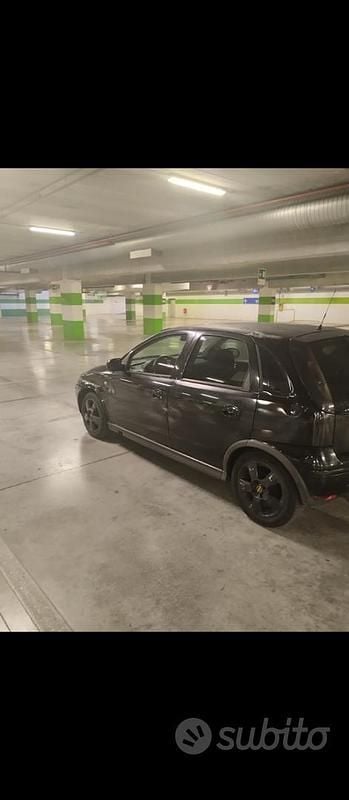 Usata Opel Corsa 60 CV (44 kW) 2004 Nero Utilitaria
