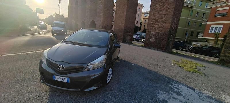 Usata Toyota Yaris Active 69 CV (50 kW) 2012 Utilitaria