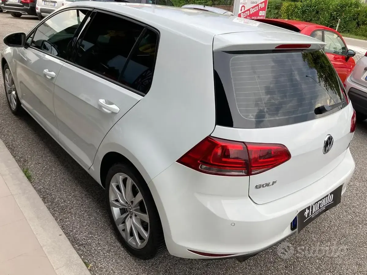 Usata VW Golf VII Highline 105 CV (77 kW) 2014 Bianco Berlina