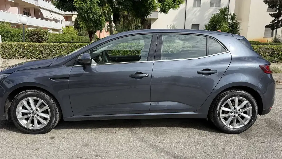 Usata Renault Mégane III Zen 110 CV (80 kW) 2016 Berlina
