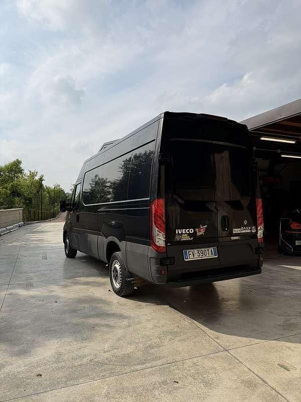 Usata Iveco Daily 156 CV (114 kW) 2019 Nero Furgone
