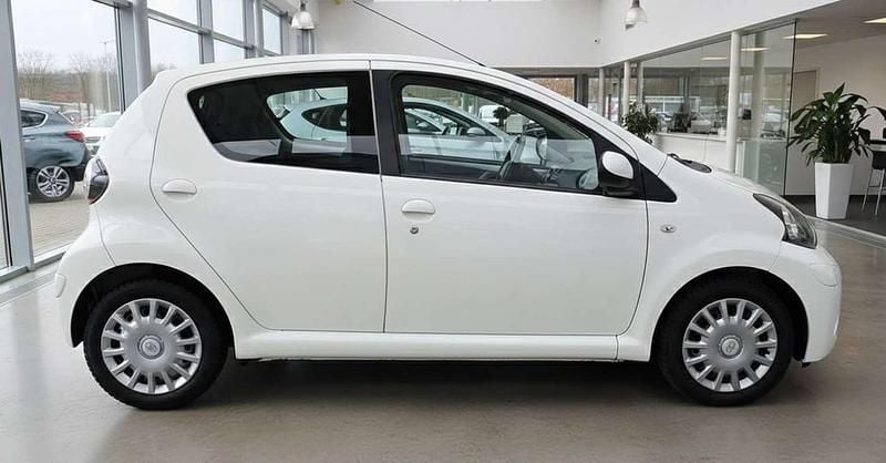 Usata Toyota Aygo 72 CV (52 kW) 2011 Bianco Utilitaria