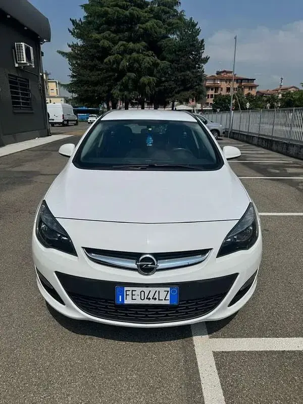 Usata Opel Astra Business 110 CV (80 kW) 2016 Station wagon