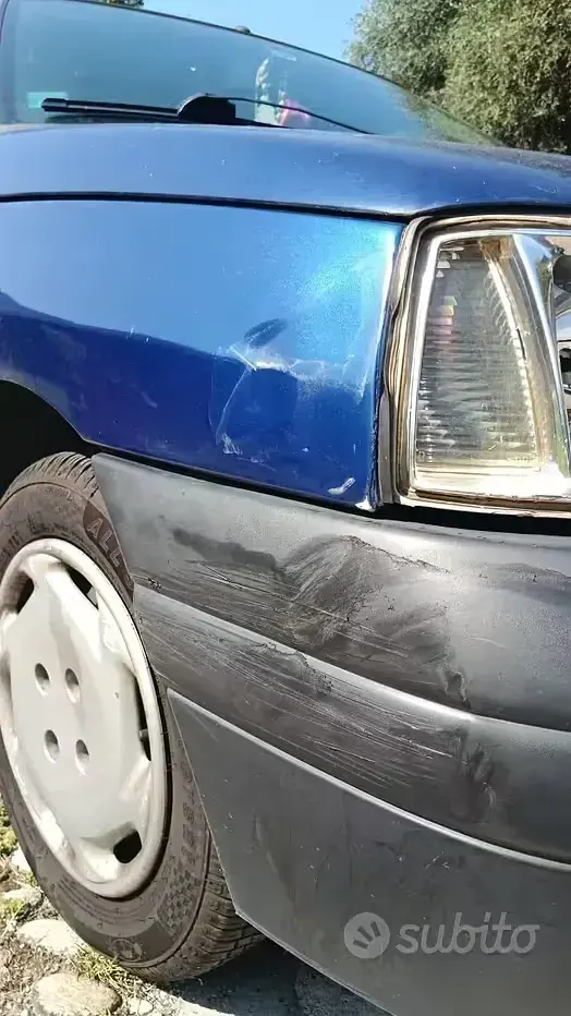 Usata Renault Clio 58 CV (42 kW) 1997 Bluazzurro Utilitaria