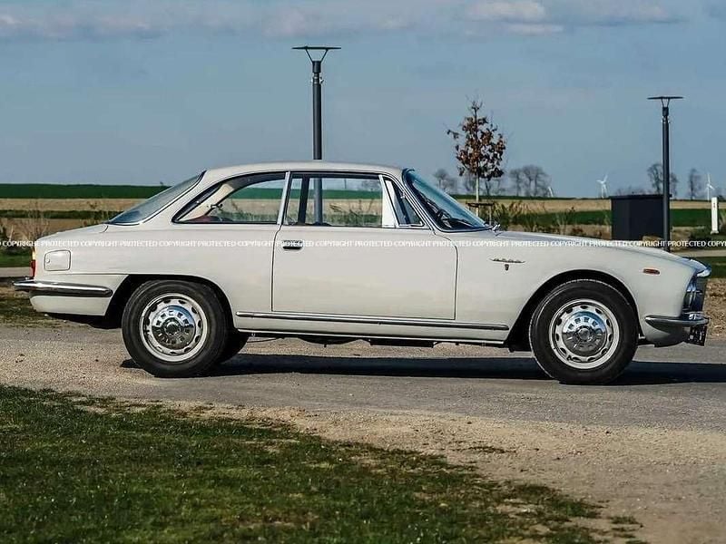 Usata Alfa Romeo 2600 Sprint 205 CV (150 kW) 1964 Coupé