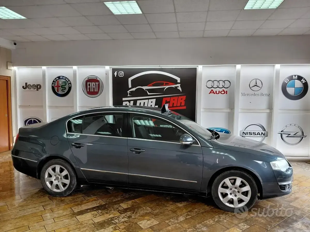 Usata VW Passat 105 CV (77 kW) 2010 Blu Berlina
