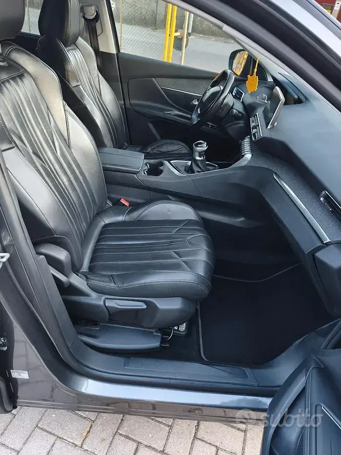 Usata Peugeot 5008 120 CV (88 kW) 2017 Grigio SUV