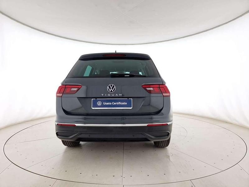 Usata VW Tiguan Life 150 CV (110 kW) 2023 Dolphin grey metallizzato SUV