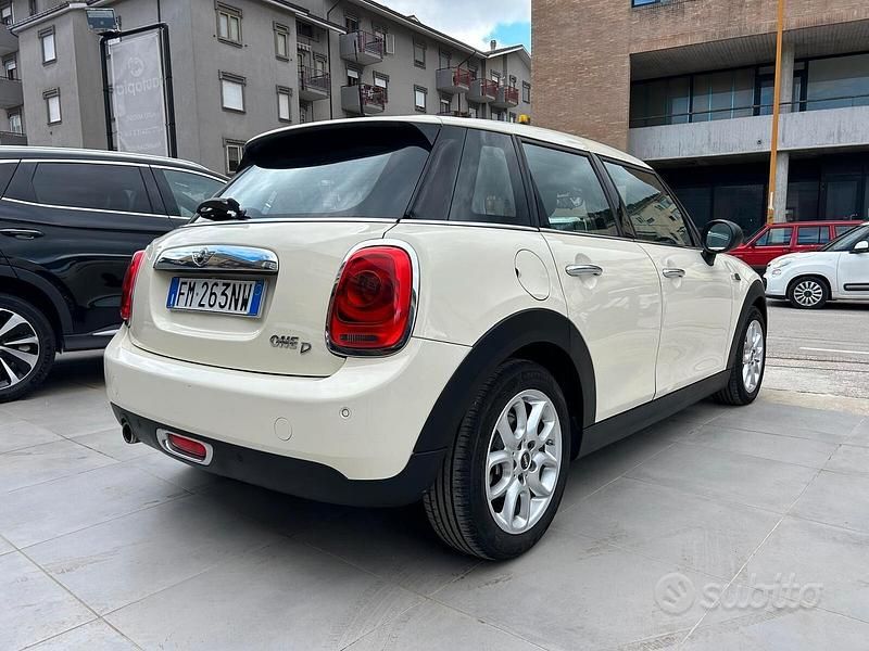 Usata Mini One D Business 116 CV (85 kW) 2018 Bianco Utilitaria