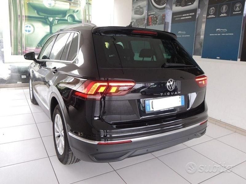 Usata VW Tiguan Life 150 CV (110 kW) 2024 Nero SUV