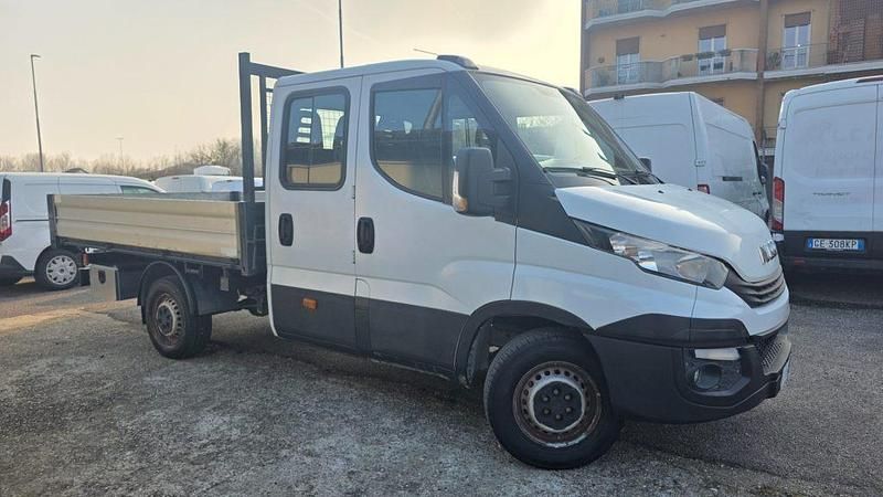 Occasion Iveco Daily 116 ch (85 kW) 2017 Blanc Berline