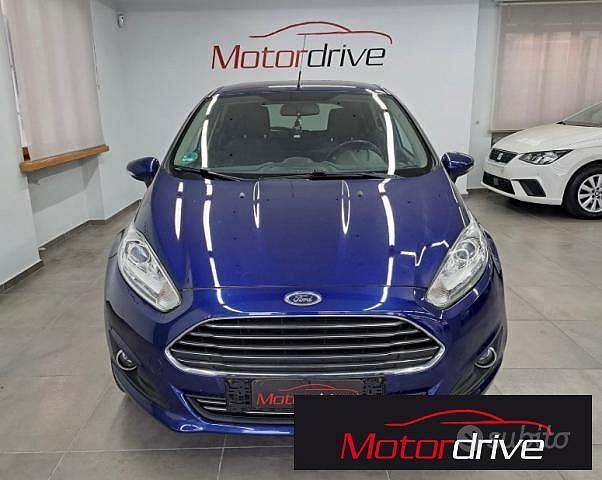 Usado Ford Fiesta Titanium 80 HP (58 kW) 2015 Azul Sedan