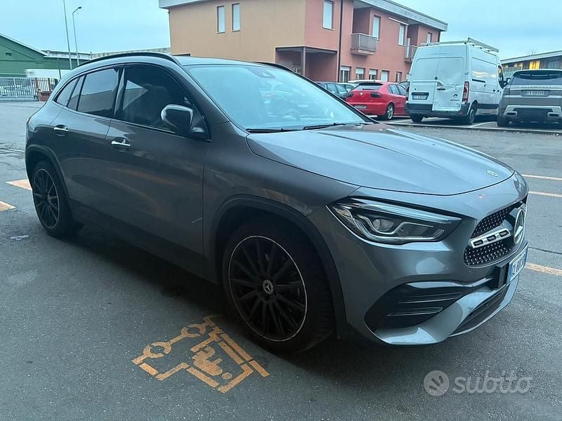 Grigio Usata 2023 Mercedes GLA200 Premium SUV | 36.000 € (Super prezzo) - Immagine 1/4