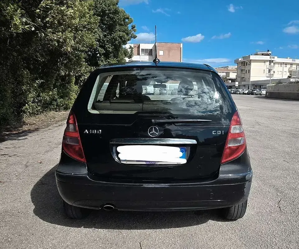 Usata Mercedes A180 Elegance 109 CV (80 kW) 2007 Nero Monovolume