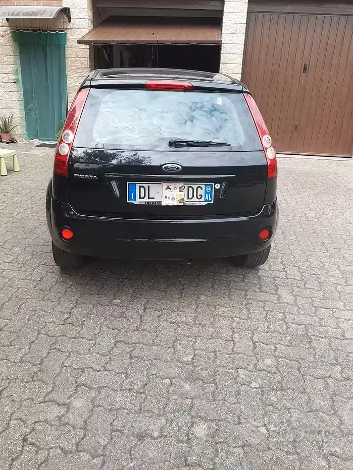 Usata Ford Fiesta 75 CV (55 kW) 2007 Nero Utilitaria